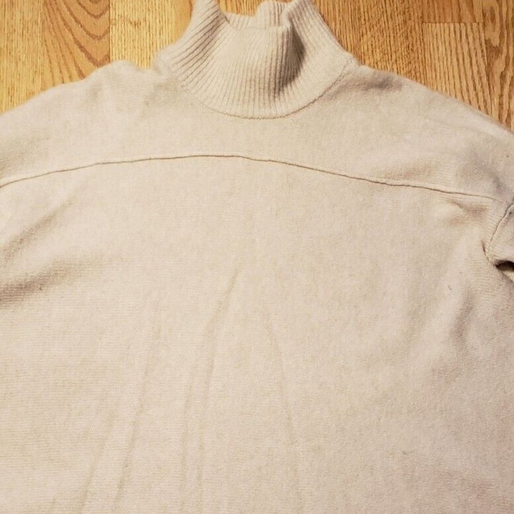 Artisan NY Women's Sweater  Size: Medium  Turtleneck
